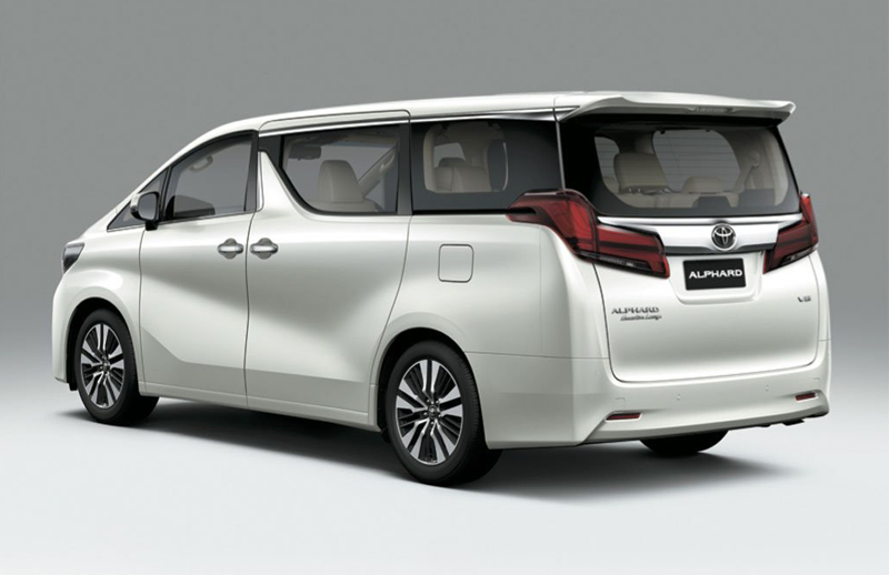 tampak belakang Alphard