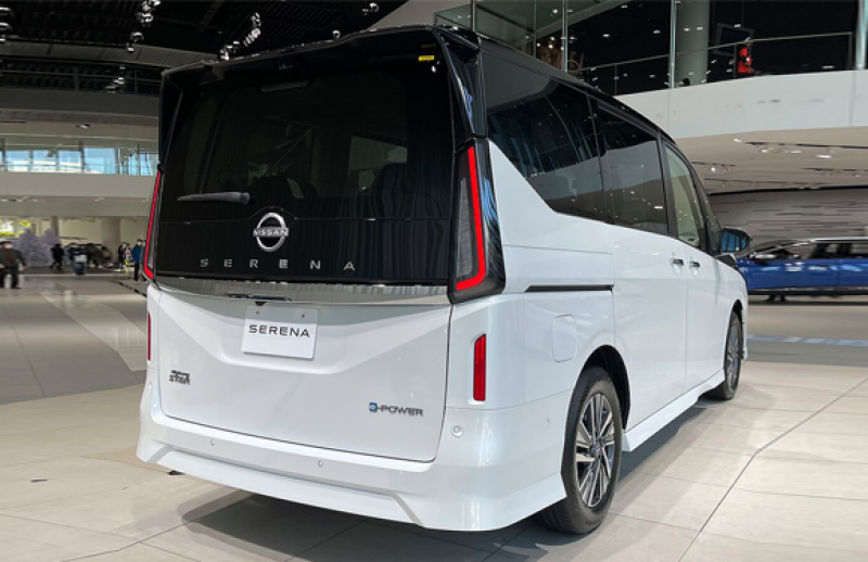 tampak belakang SERENA e-Power Hybrid