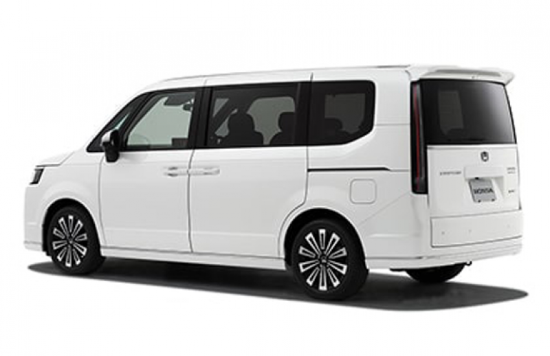 tampak belakang STEP WGN e:HEV Hybrid