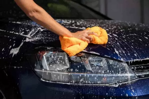 Cara Mencuci Mobil yang Benar Saat Musim Hujan Agar Kinclong